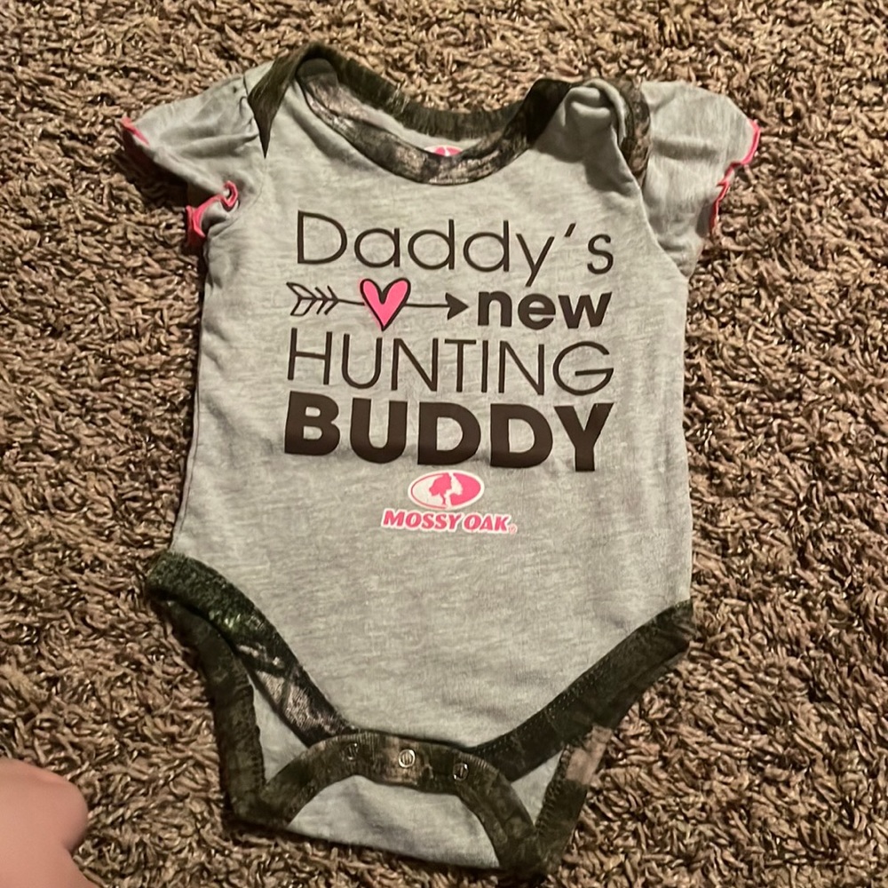 🦕0/3 onesie🦕